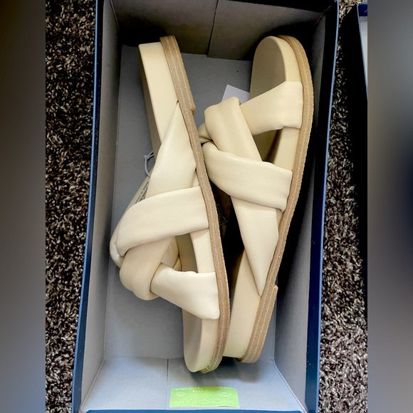 Sandals - Picture 2 of 4